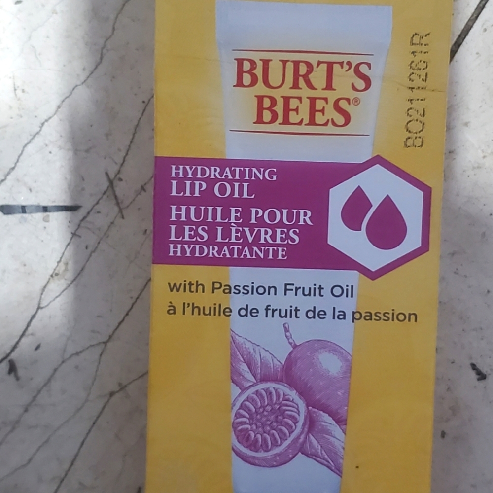 Burt's Bees Hydrating Lip Oil w/ Passion Fruit Oil x 2 BNIB